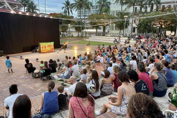 Nouméa féerie attire toujours du monde au kiosque