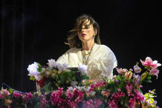 [Vidéo] Irène Drésel et sa techno délirante débarquent sur le Caillou