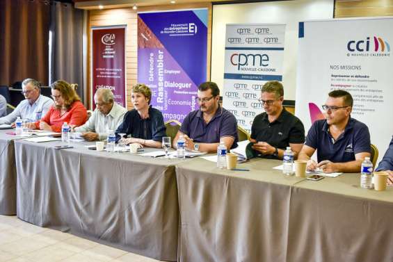 Les patrons veulent une conférence sur les salaires