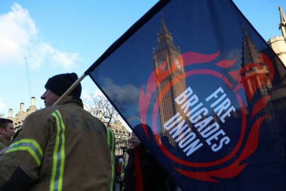 Face aux grèves, l'armée appelée à la rescousse