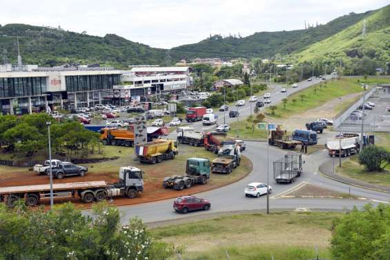 Dépôts pétroliers bloqués : 