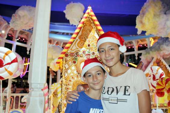 Des milliers de personnes réunies pour accueillir le père Noël à Nouméa