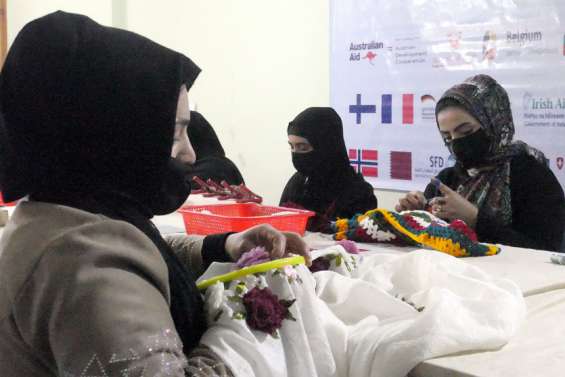 Après les universités, les ONG priées de ne plus employer d'Afghanes