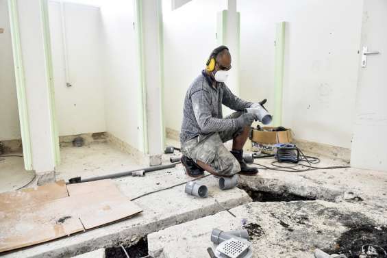 A Nouméa, confort thermique et pose de climatiseurs au menu des écoles cet été