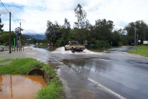 Dumbéa : deux radiers toujours submergés par les eaux