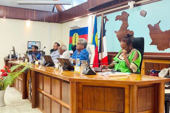 Le budget de la province des Îles rejeté, Jacques Lalié mis en minorité