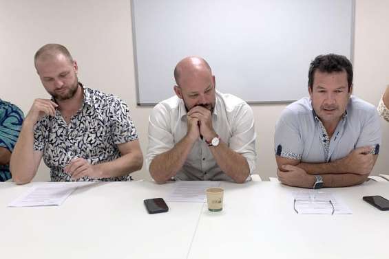 Pour les Loyalistes : 