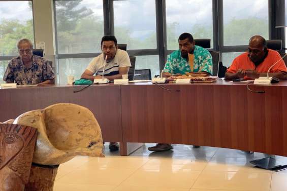 Le Conseil des grands chefs veut intégrer les discussions institutionnelles