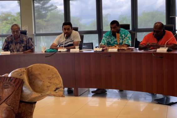 Le Conseil des grands chefs veut sa place à la table des discussions 