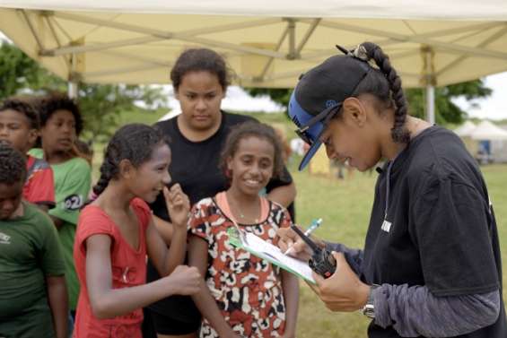 [VIDÉO] Son job d'été : renfort à Nouméa plage