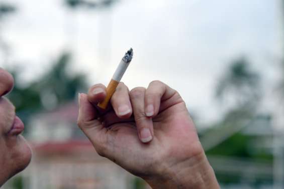 Pour un refus de cigarette, il menace de tuer une femme