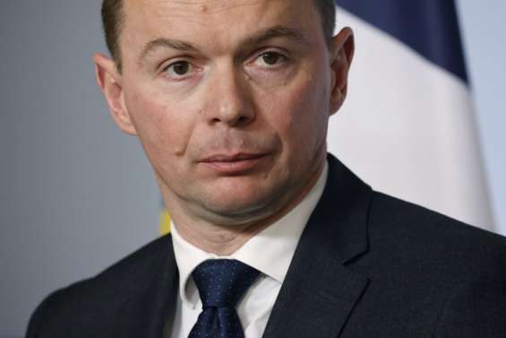 Inflexible sur l'âge de 64 ans