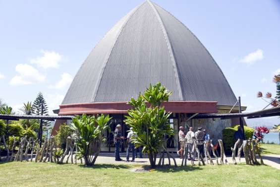 Des sénateurs coutumiers annoncent la révocation d’Hugues Vhemavhe