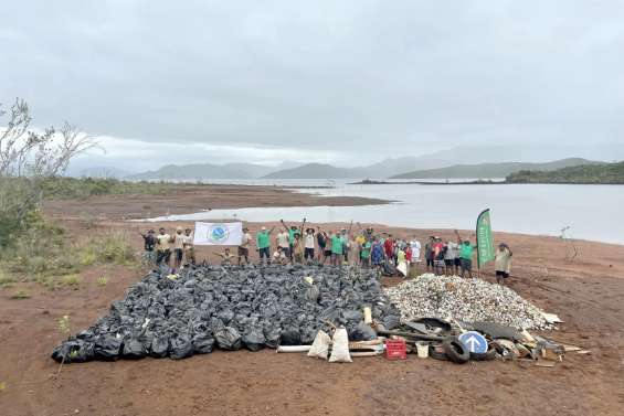 Caledoclean a ramassé 2,5 tonnes de déchets sur les rives du lac de Yaté
