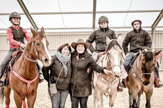 La Foa : un mois d'expérience métropolitaine pour trois jeunes cavaliers