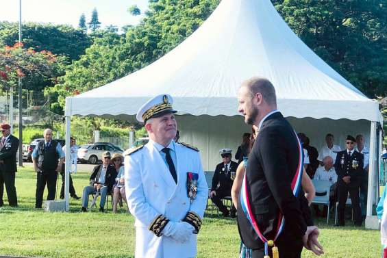 Le nouveau haut-commissaire dépose une gerbe place Bir Hakeim à Nouméa