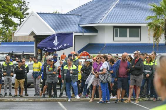 Blocages : l'appel au secours des salariés de la SLN