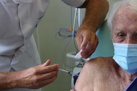 Premières injections au fenua