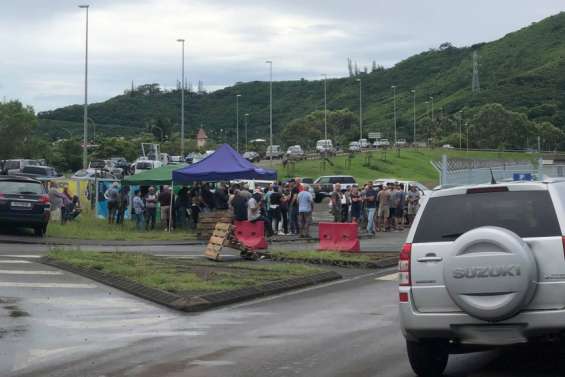 Des dépôts de carburants encore bloqués à Ducos, ce vendredi matin