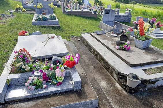 Trois tombes saccagées au cimetière de La Foa