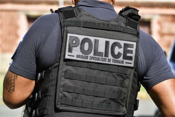 Les policiers résolvent un double cambriolage au MV Lounge