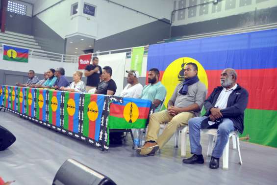 Le FLNKS annonce l’unité des indépendantistes avant la rencontre avec le ministre Darmanin