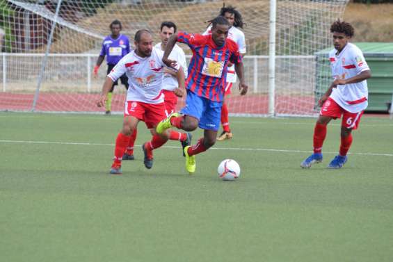 Quatre équipes pour une place en Super Ligue