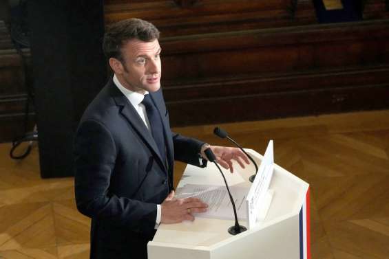 Macron s'engage à inscrire l'IVG dans la Constitution