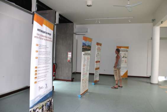 L'exposition sur le centre de détention de retour à Koné