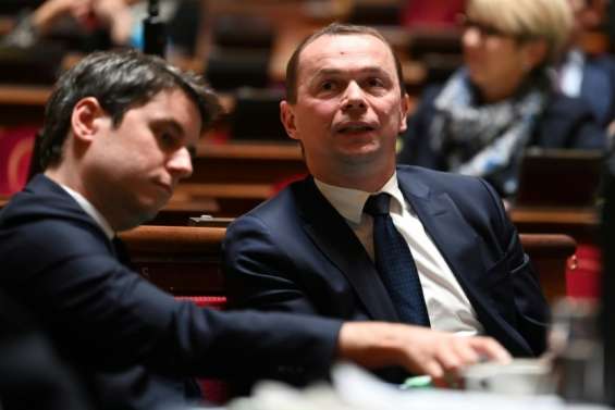 Retraites: le gouvernement accélère au Sénat, Macron ferme avec les syndicats