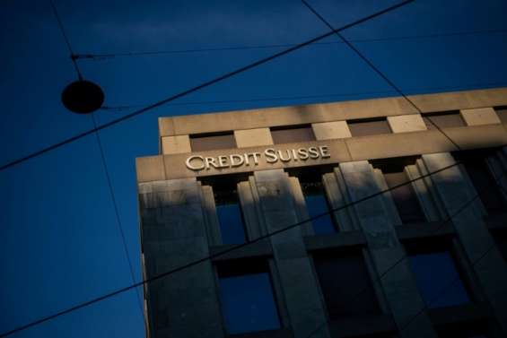La banque UBS poussée à racheter Credit Suisse et éviter une débâcle