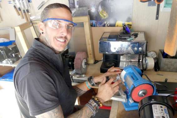 Cédric Zimmer, l’affûteur itinérant qui donne une seconde vie aux lames fatiguées