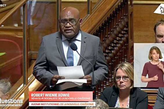 Pour sa première intervention, le sénateur Robert Xowie interpelle le gouvernement sur l’avenir institutionnel