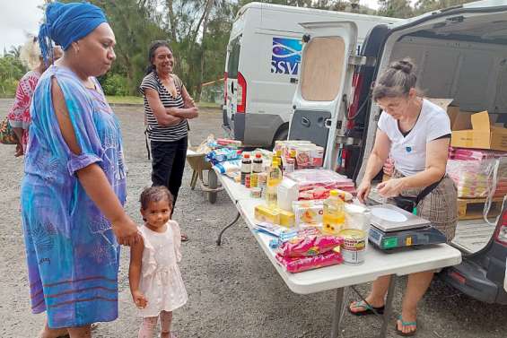 Des bons alimentaires de 10 000 francs distribués aux personnes en situation de précarité