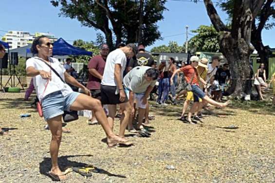 120 personnes participent au championnat de lancer de savates à Tahiti