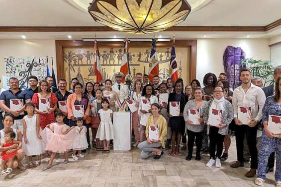 Trente-huit résidents du Caillou devenus citoyens français