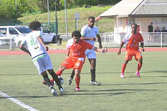 Tiga force 5, Hienghène freiné par le Mont-Dore