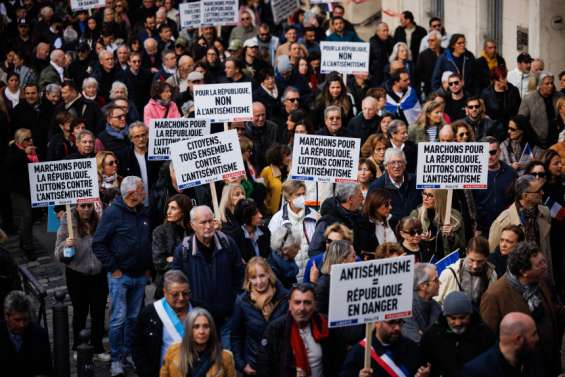 Plus de 100 000 manifestants défilent à Paris contre l’antisémitisme