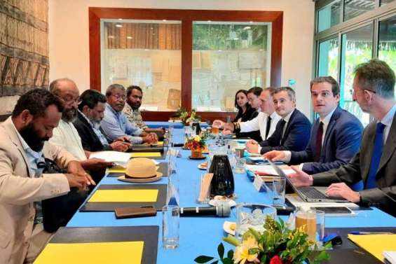 Avenir institutionnel : que retenir des échanges entre Darmanin et les groupes politiques ?