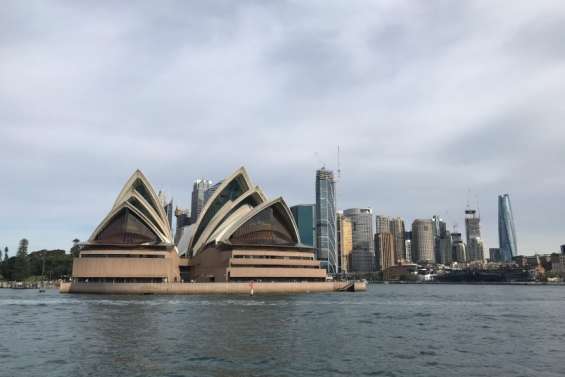 Australie : un homme inculpé pour l’envoi de 17 millions de SMS frauduleux