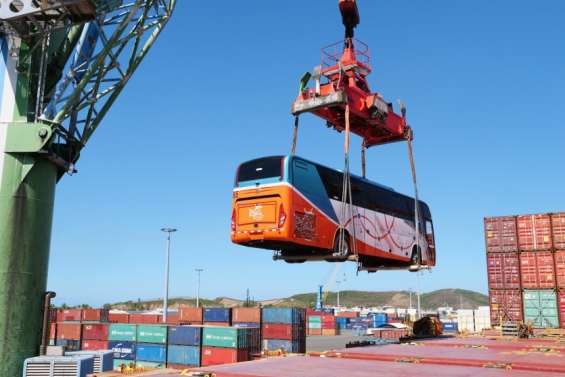 Les nouveaux cars du Raï débarquent sur le Caillou