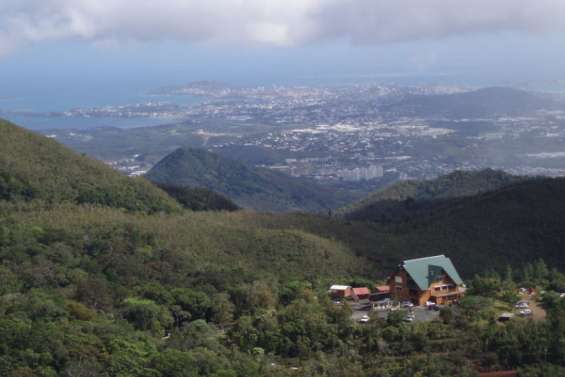 Une randonneuse blessée secourue par tyrolienne aux Koghis