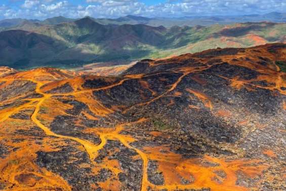 Plus de 800 hectares brûlés en cinq jours au Mont-Dore