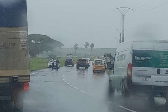 Intempéries : la RT1 bloquée à Pouembout