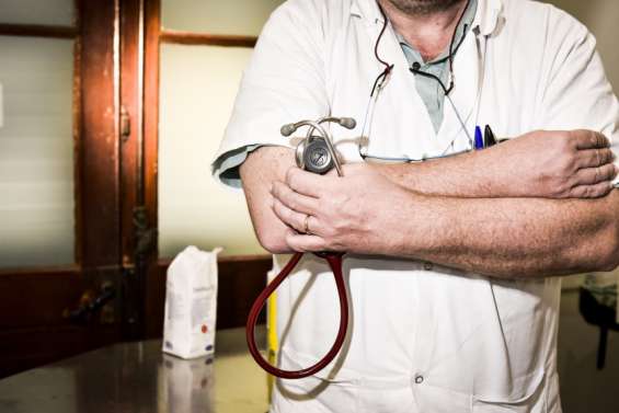 Neuf médecins étrangers autorisés à exercer sur le Caillou