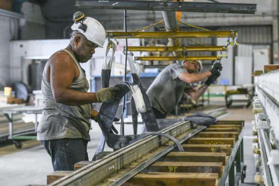 L’emploi salarié atteint un niveau record au troisième trimestre 2023