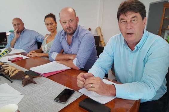 Les membres loyalistes du gouvernement déclarent 