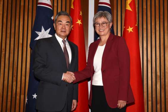 Le chef de la diplomatie chinoise débute sa visite en Australie
