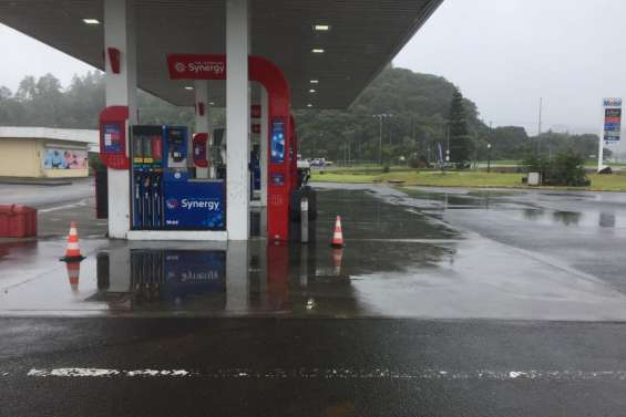 Mobilisation contre la taxe carburant : les dépôts toujours bloqués mais 