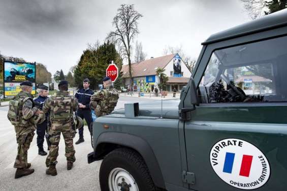 Le gouvernement rehausse le niveau Vigipirate à 